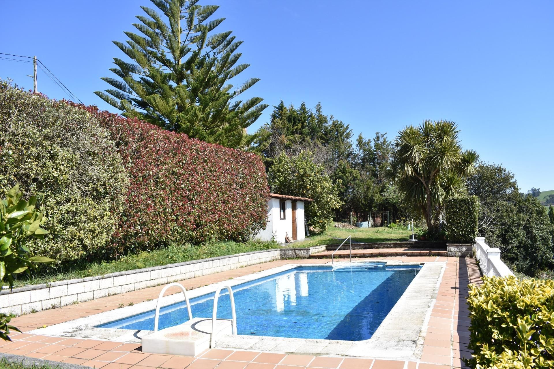 Piscina de Casa o xalet en venda en Miengo amb Calefacció, Terrassa i Balcó