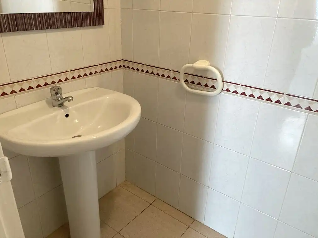 Badezimmer von Wohnung zur Miete in Los Barrios mit Möbliert