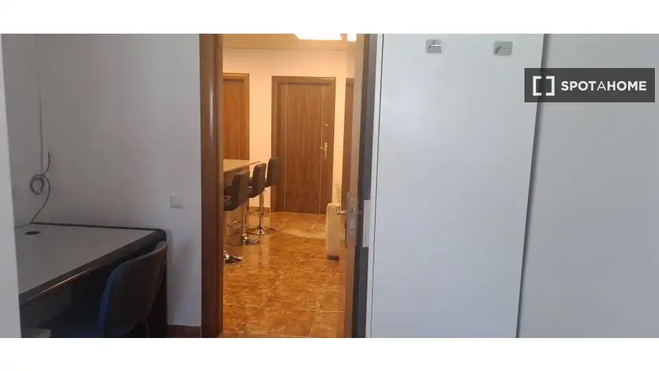 Wohnung zur Miete in Rubí mit Klimaanlage, Heizung und Möbliert