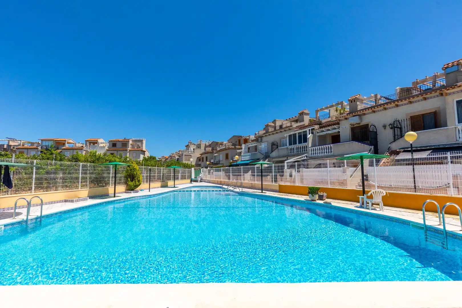 Piscina de Ático en venta en Guardamar del Segura con Aire acondicionado, Terraza y Piscina