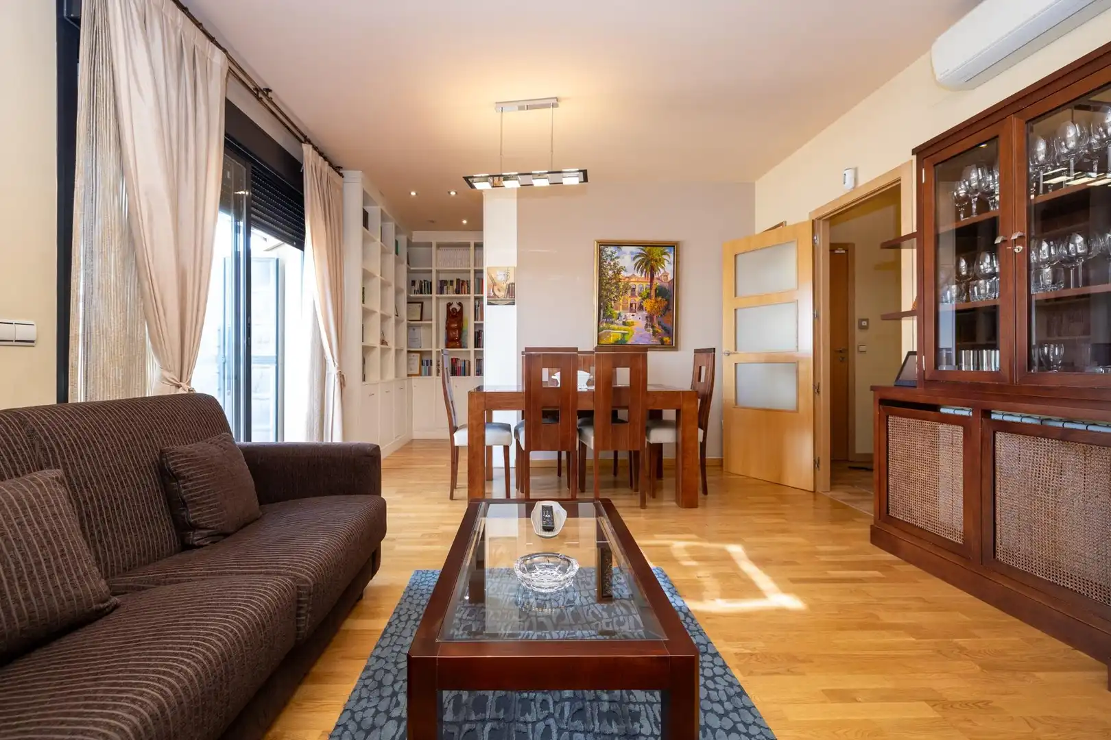 Sala d'estar de Pis en venda en Granada amb Aire condicionat, Calefacció i Parquet