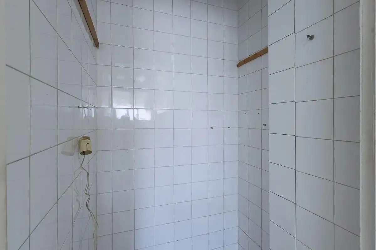 Bathroom of Flat for sale in Granada  with Air Conditioner and Heating