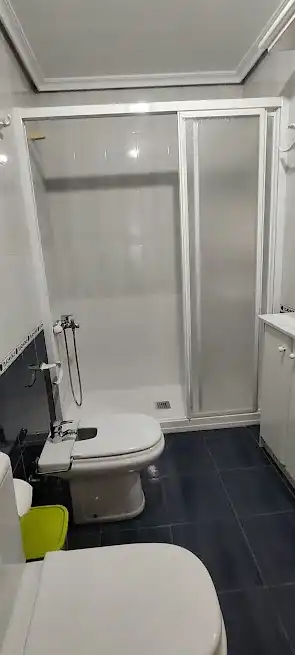 Baño de Piso de alquiler en Linares con Aire acondicionado, Calefacción y Amueblado
