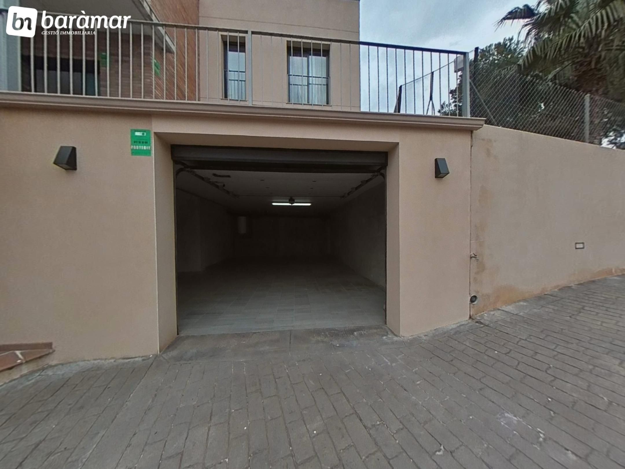 Aparcament de Casa o xalet en venda en Roda de Berà amb Aire condicionat, Calefacció i Jardí privat