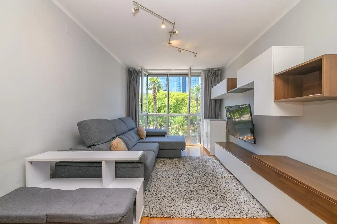 Wohnzimmer von Wohnung zum Verkauf in Barcelona mit Klimaanlage, Heizung und Balkon