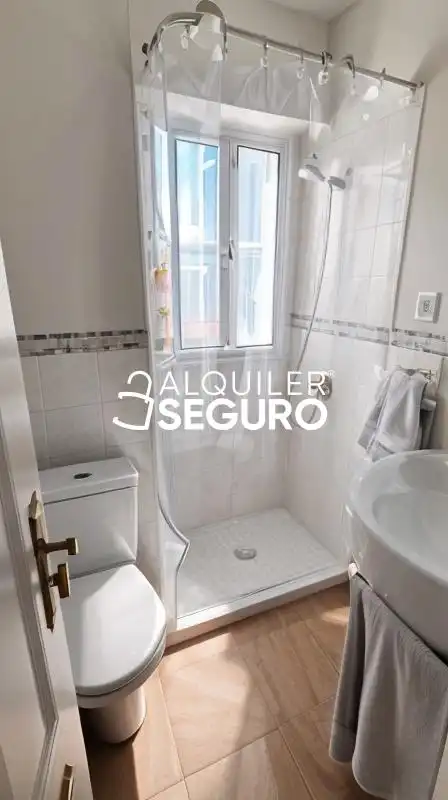 Bany de Pis de lloguer en Sevilla amb Aire condicionat