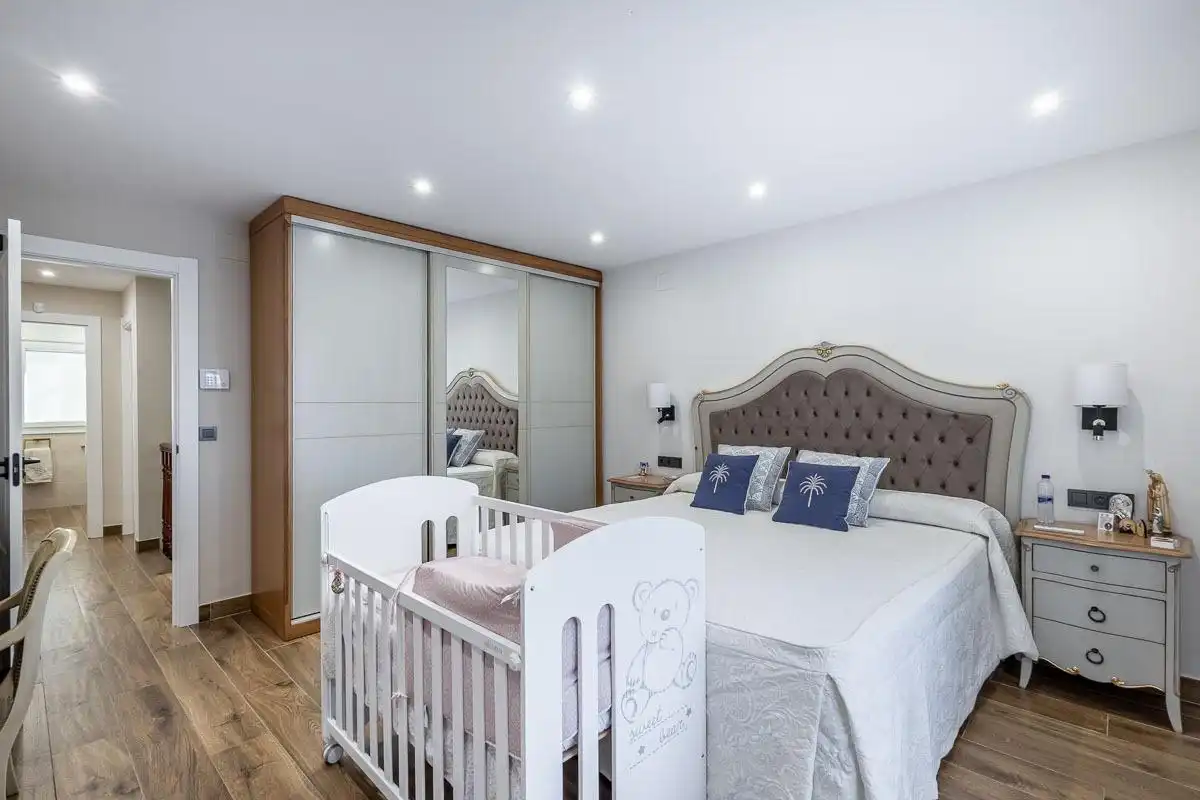 Schlafzimmer von Haus oder Chalet zum Verkauf in Peligros mit Klimaanlage, Heizung und Terrasse