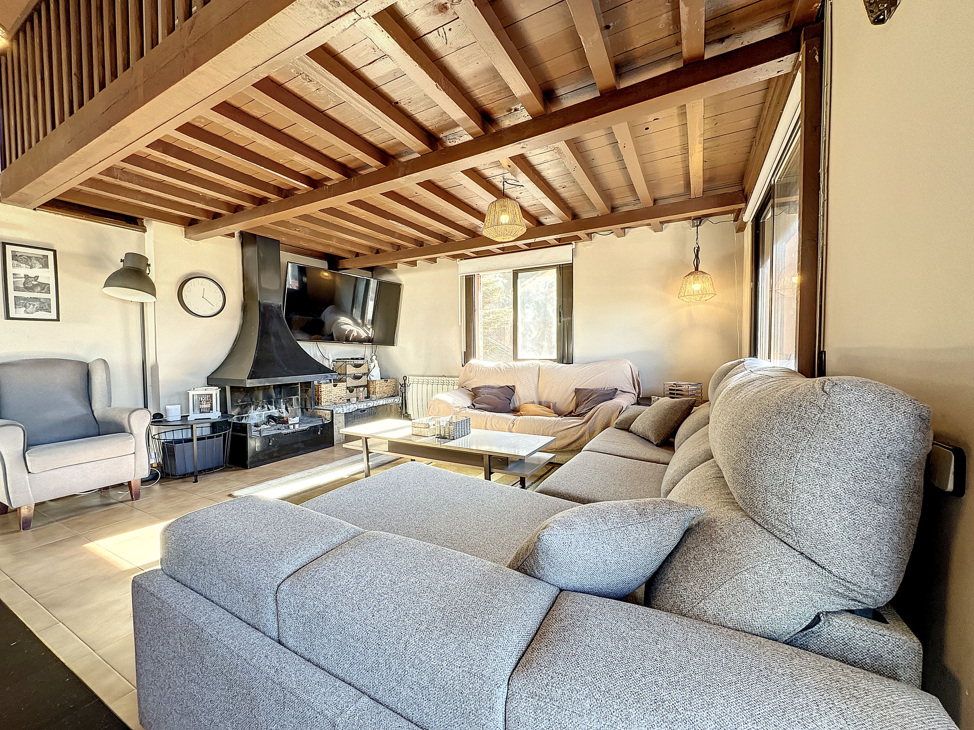 Sala d'estar de Casa o xalet en venda en Llinars del Vallès amb Aire condicionat, Calefacció i Jardí privat