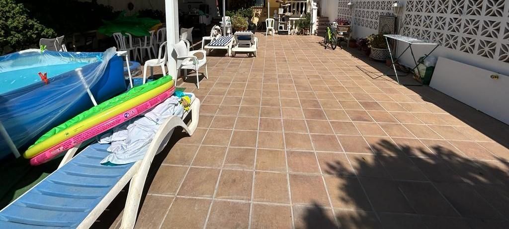 Terrasse von Einfamilien-Reihenhaus zum Verkauf in Torremolinos mit Klimaanlage, Terrasse und Abstellraum