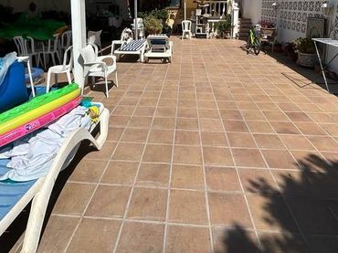 Casa aparellada amb balcó en venda a Los Álamos