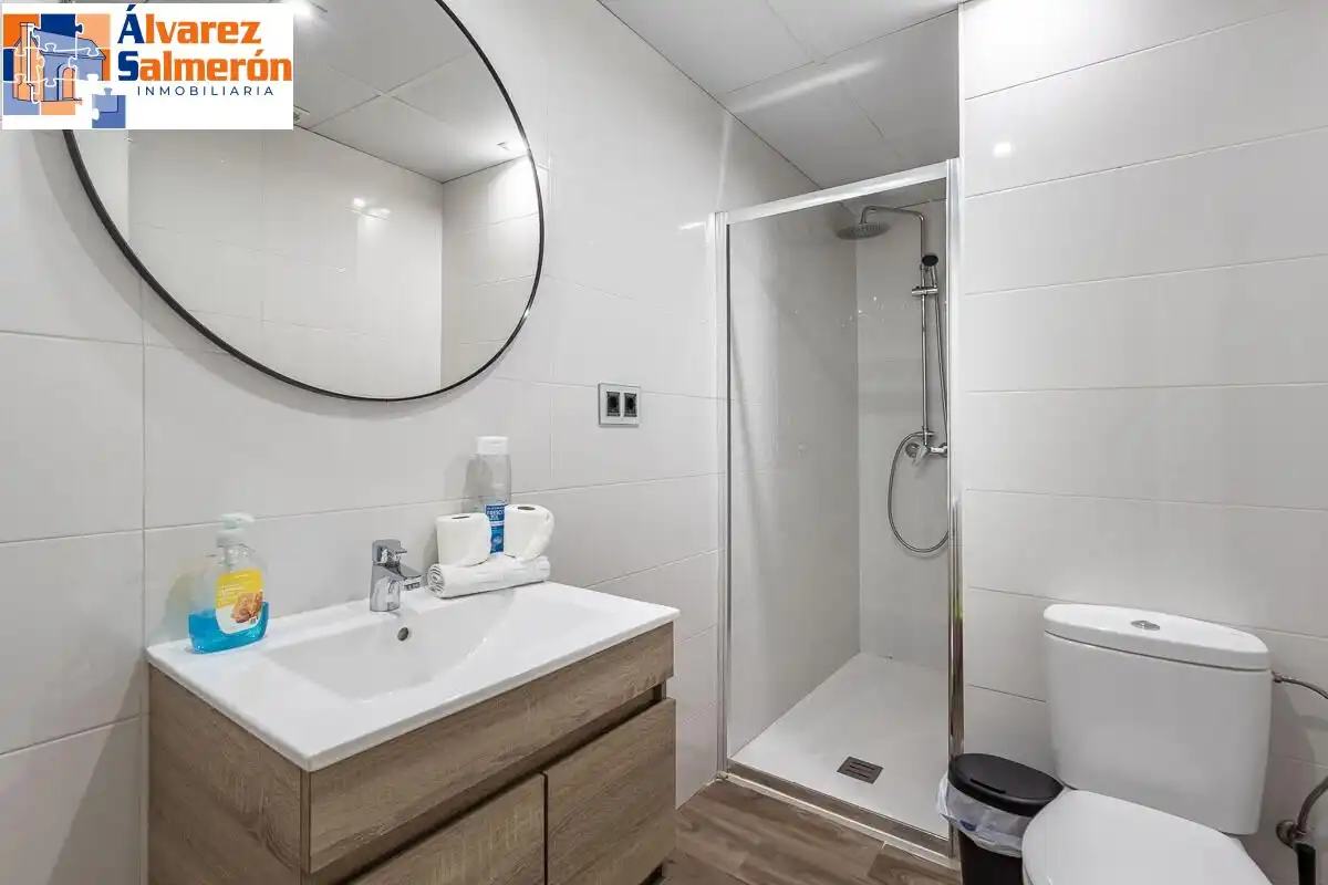 Bathroom of Flat for sale in Granada