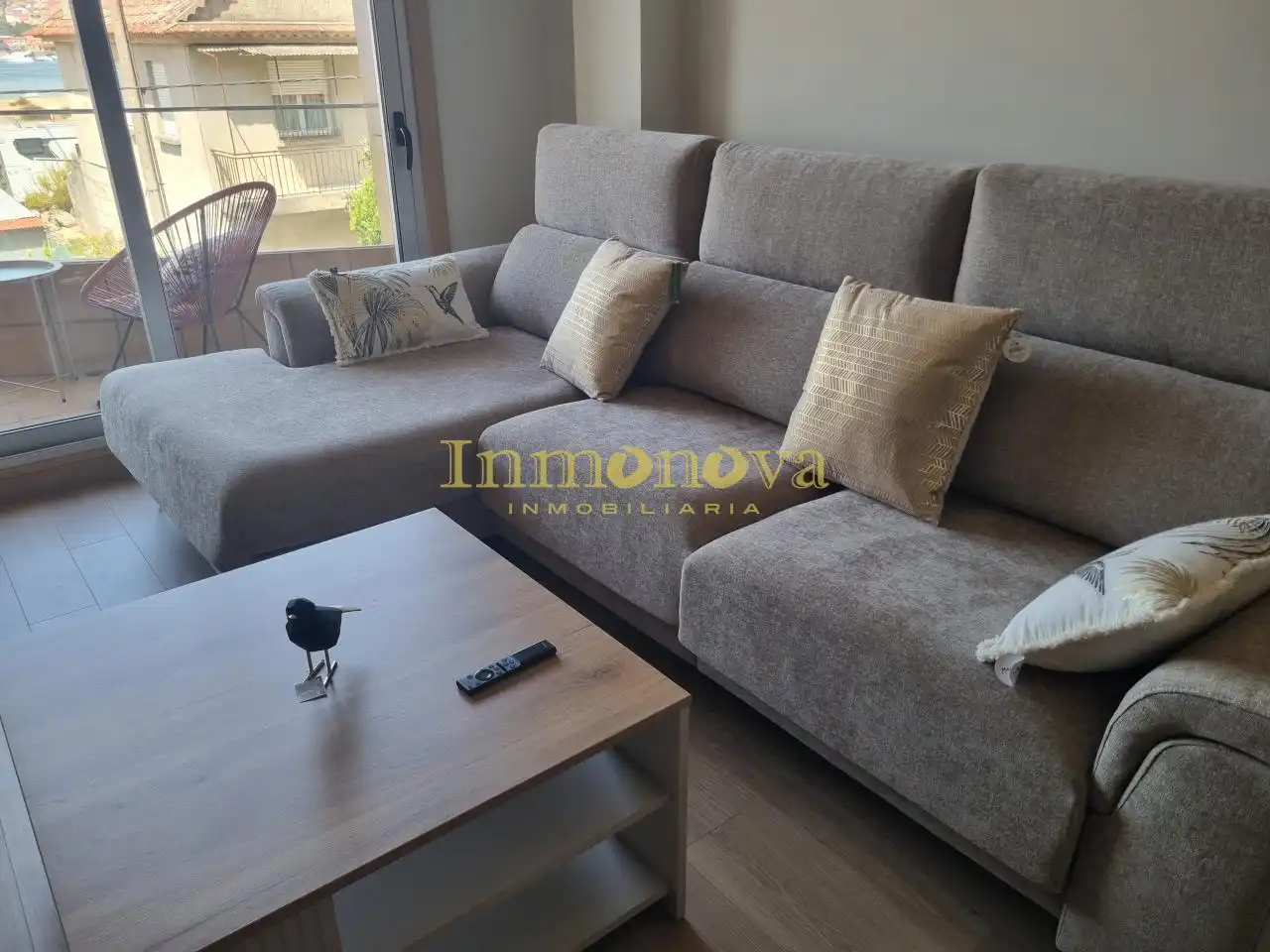 Sala de estar de Piso de alquiler en Cangas  con Calefacción, Amueblado y Balcón