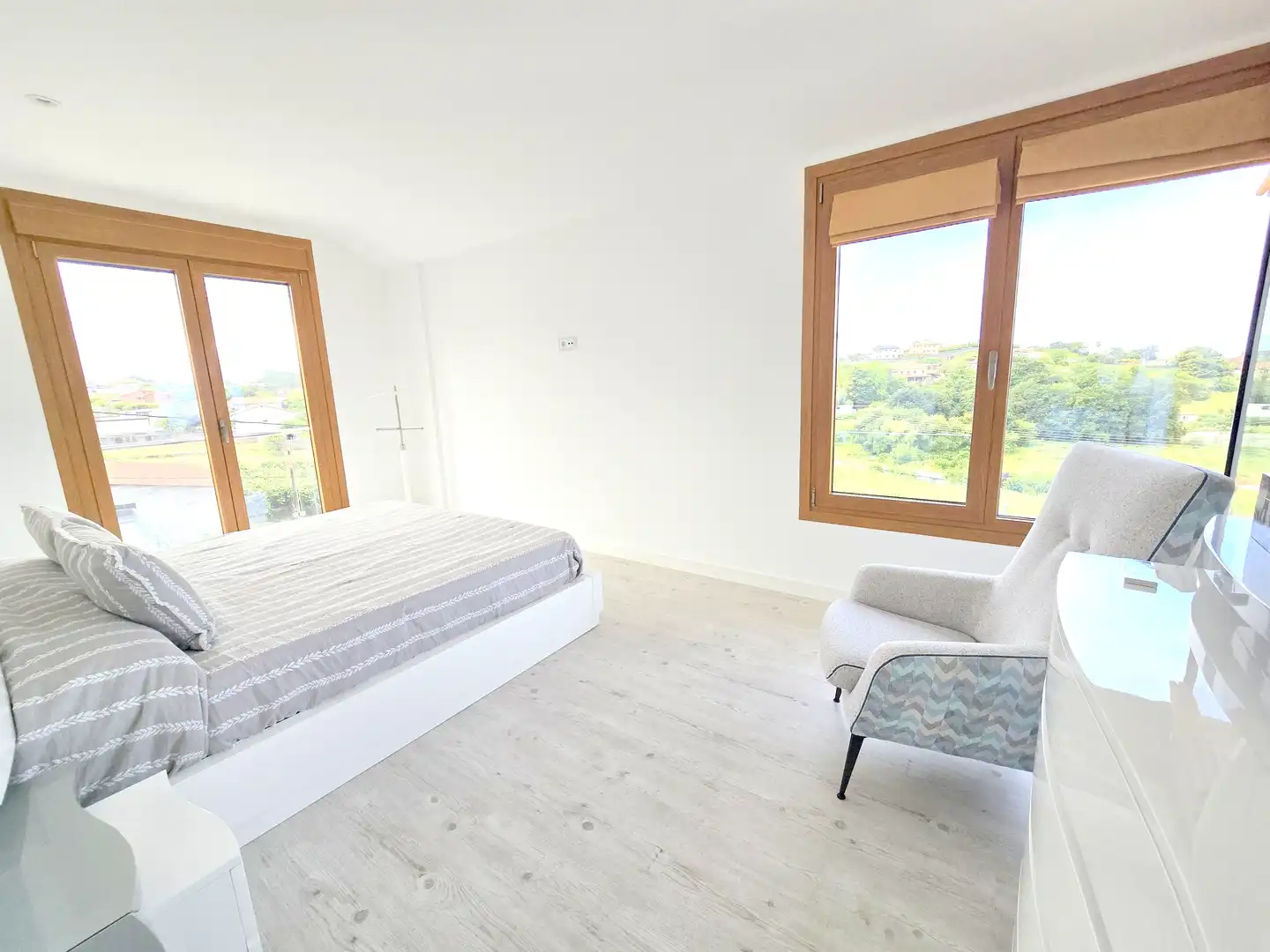 Dormitori de Casa o xalet en venda en Vigo  amb Calefacció, Jardí privat i Terrassa