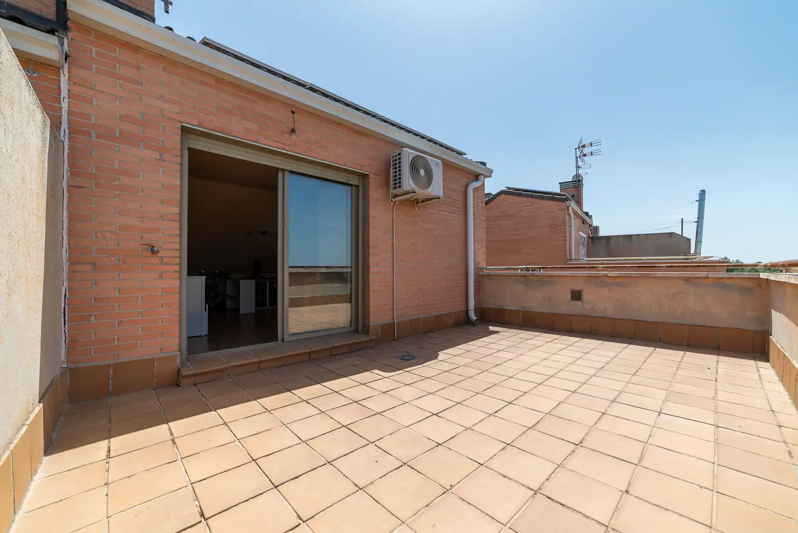 Terrassa de Casa o xalet en venda en Arroyomolinos (Madrid) amb Aire condicionat, Calefacció i Jardí privat