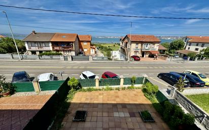 Außenansicht von Einfamilien-Reihenhaus zum verkauf in Marina de Cudeyo mit Terrasse