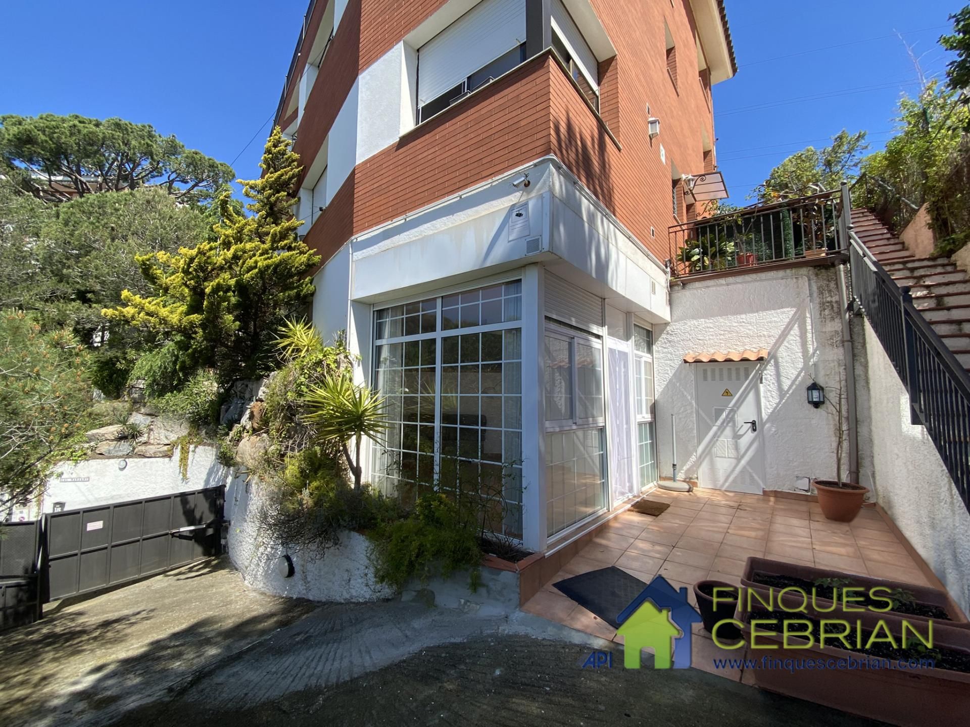 Vista exterior de Loft de lloguer en Alella amb Calefacció, Terrassa i Microones