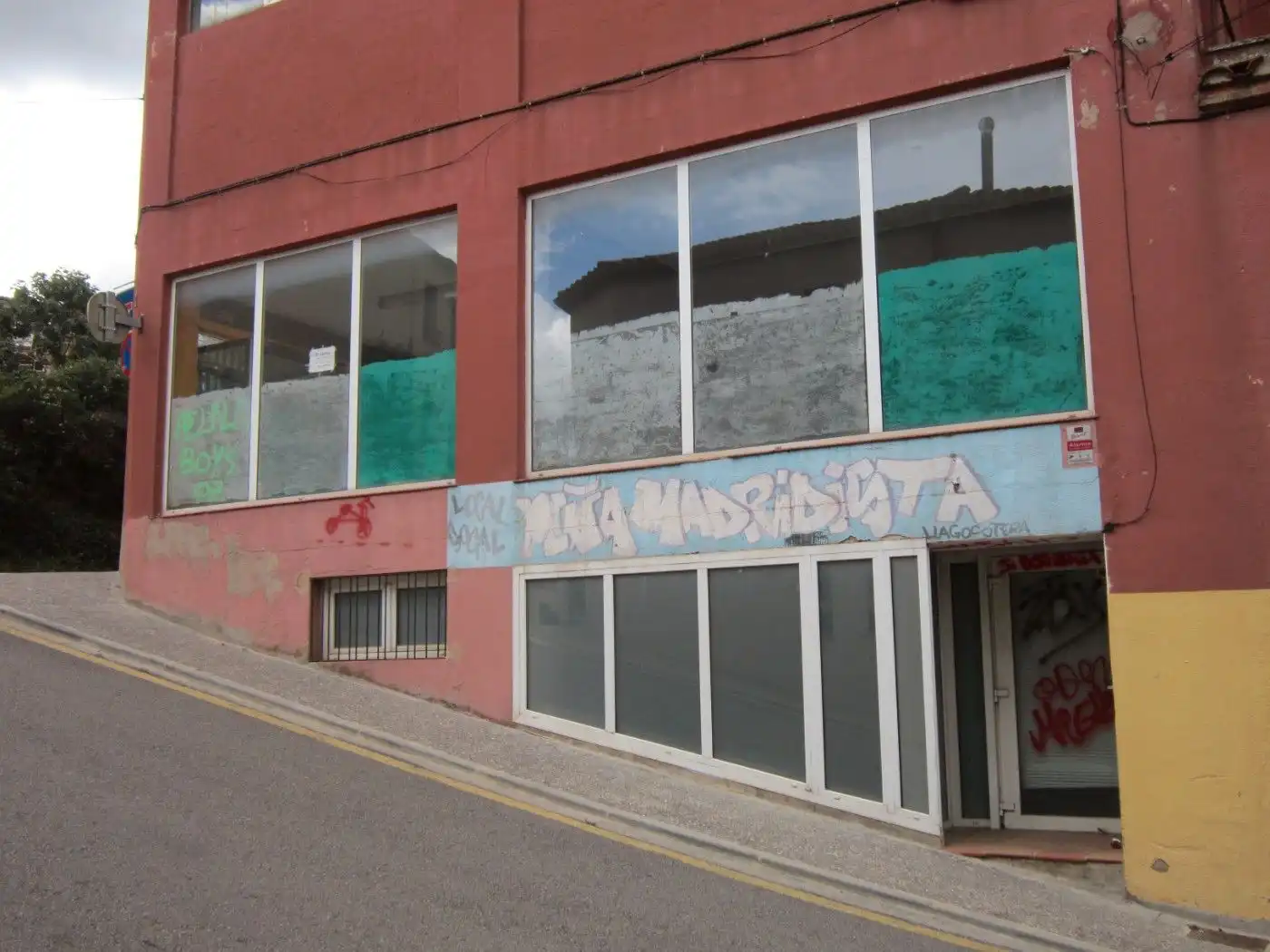 Vista exterior de Local en venda en Llagostera amb Aire condicionat i Calefacció
