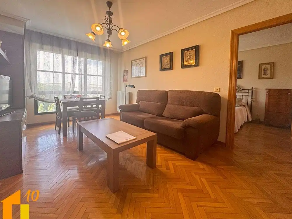 Sala de estar de Apartamento en venta en Burgos con Calefacción y Trastero