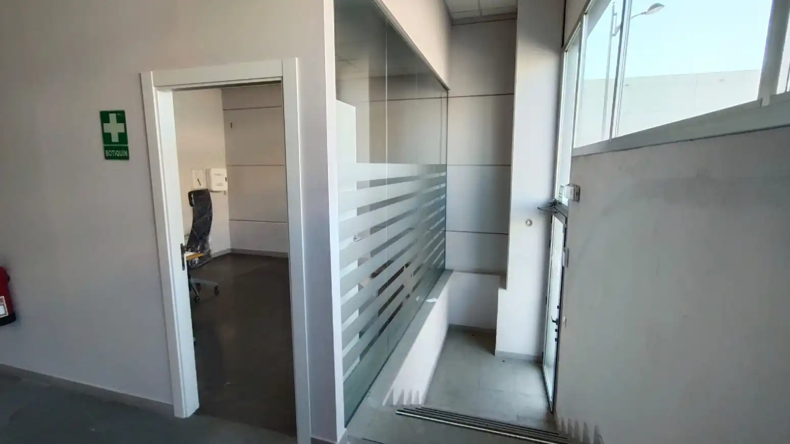 Industrial building to rent in Fuente del Jarro, imagen 11