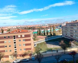 Vista exterior de Pis en venda en Salamanca Capital amb Aire condicionat, Piscina i Balcó