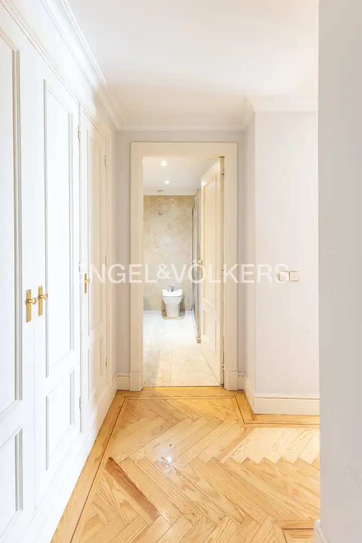 Piso en venta en Madrid con Calefacción, Terraza y Trastero