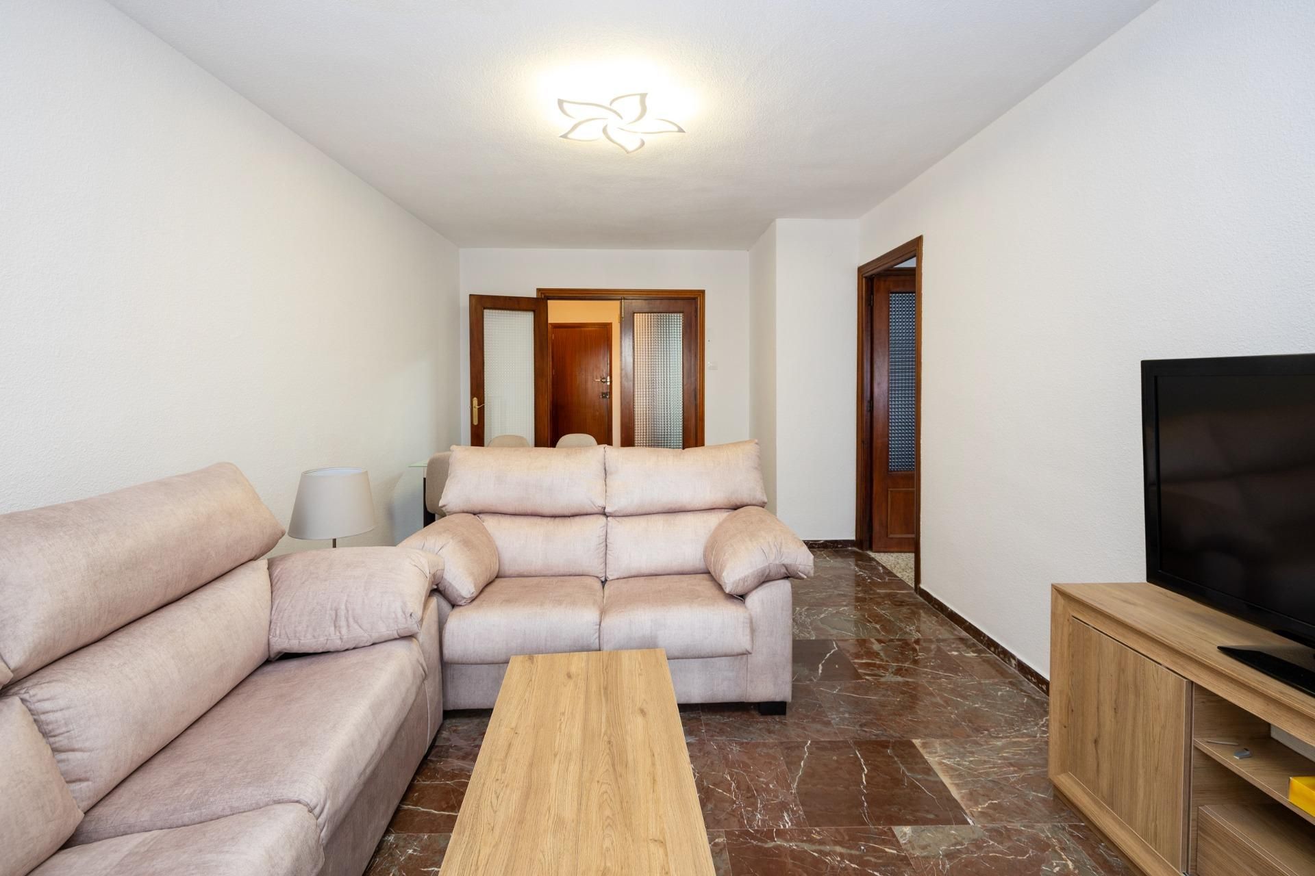 Living room of Flat to rent in  Granada Capital  with Air Conditioner, Terrace and Balcony