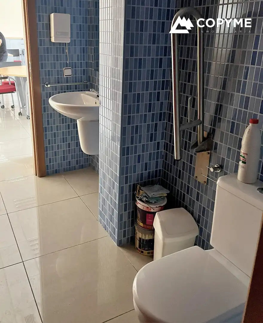 Bany de Local de lloguer en Gerindote amb Aire condicionat