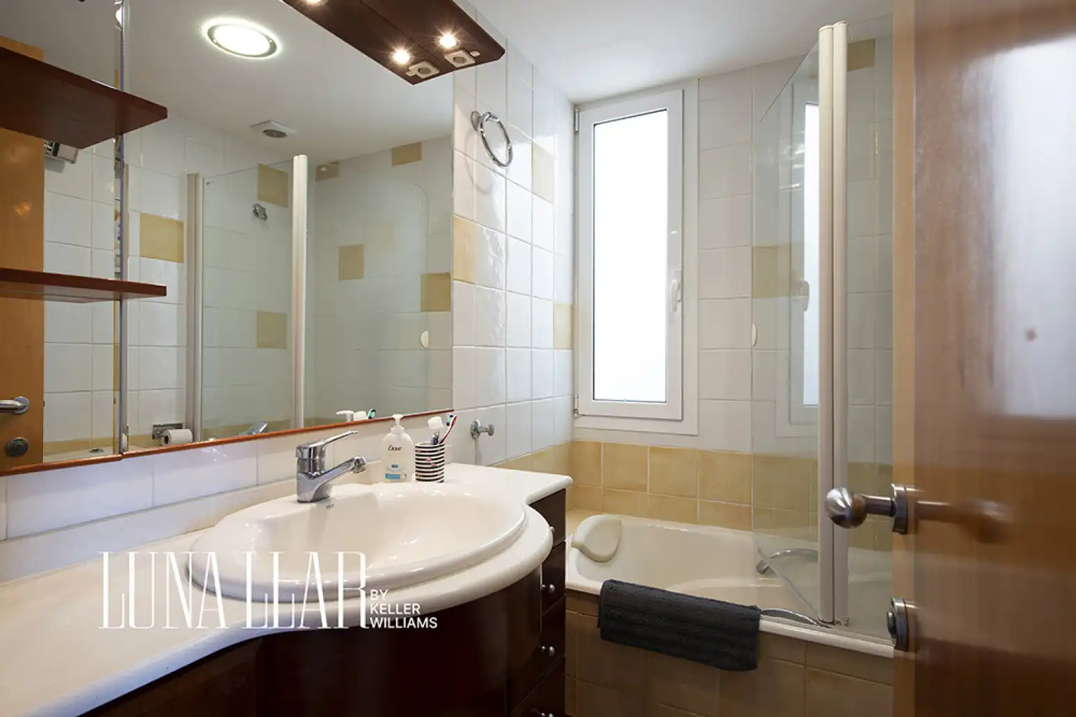 Bathroom of Flat for sale in Castelldefels  with Terrace, Swimming Pool and Community pool