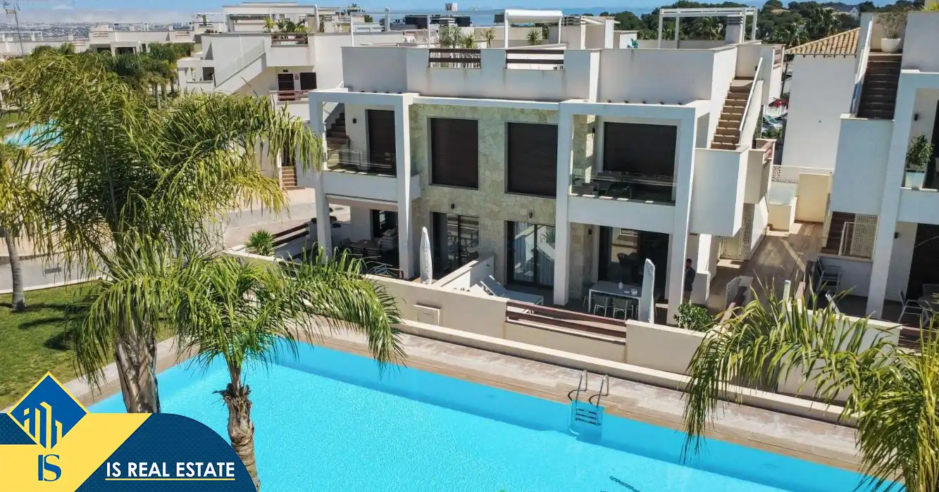 Apartamento con piscina en venta en Los Balcones - Los Altos