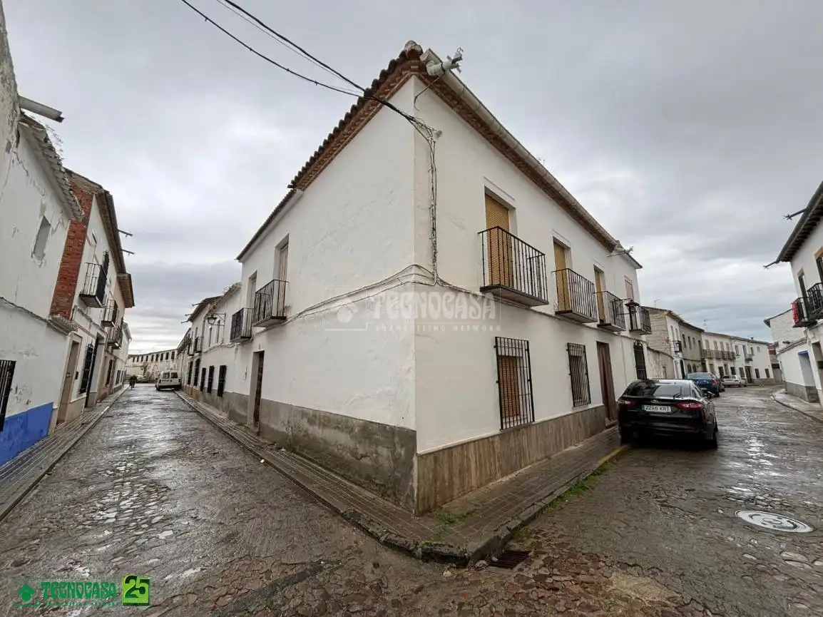 Vista exterior de Casa adosada en venta en Almagro