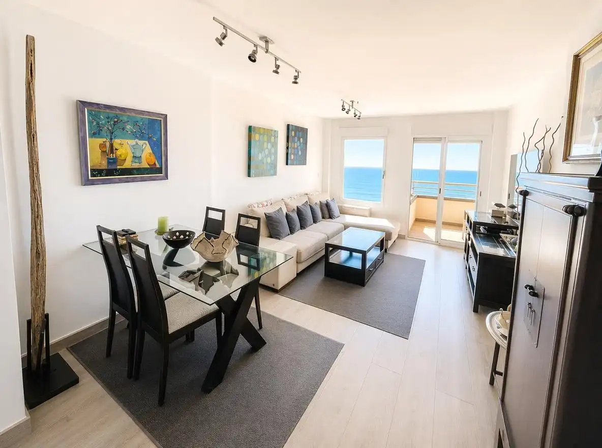 Sala d'estar de Apartament en venda en El Campello amb Jardí privat, Terrassa i Piscina comunitària