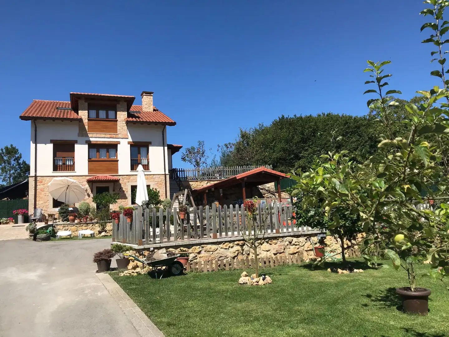 Jardín de Casa o chalet en venta en Parres con Jardín privado, Trastero y Piscina