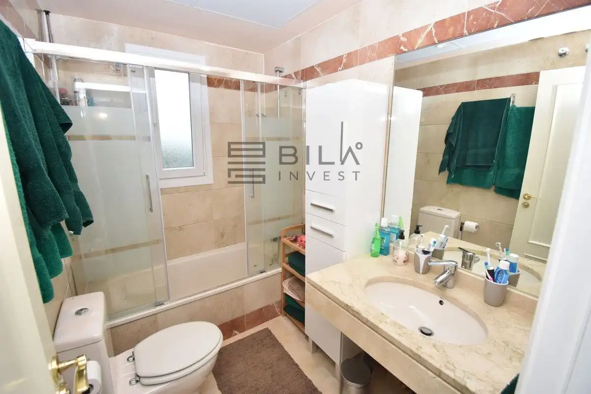 Badezimmer von Dachboden zum Verkauf in Mijas mit Klimaanlage, Terrasse und Abstellraum