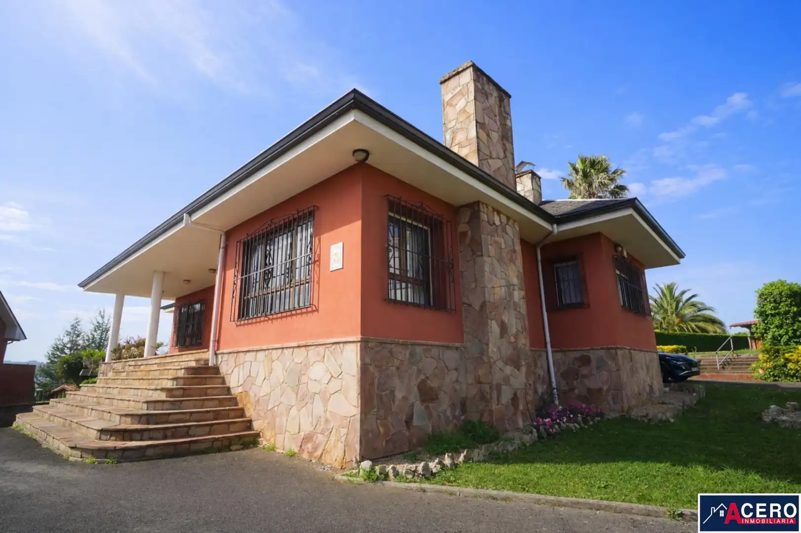 Außenansicht von Haus oder Chalet zum Verkauf in Camargo mit Privatgarten, Parkett und Schwimmbad