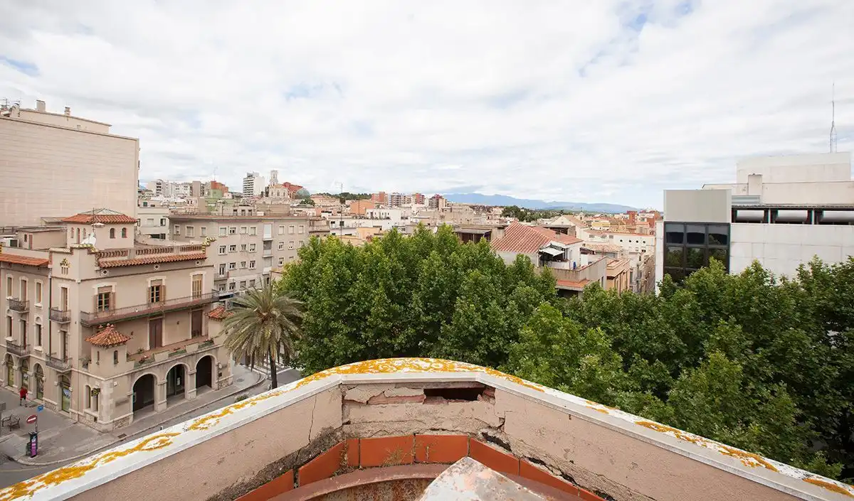 Vista exterior de Oficina de alquiler en Figueres con Terraza