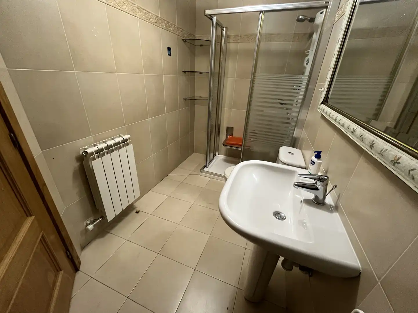 Badezimmer von Wohnung zum Verkauf in Astorga mit Parkett und Terrasse