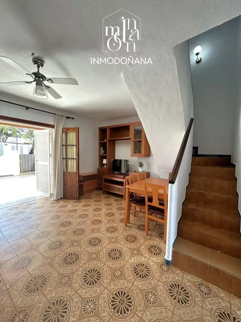 Sala de estar de Casa adosada en venta en Almonte con Jardín privado, Terraza y Trastero