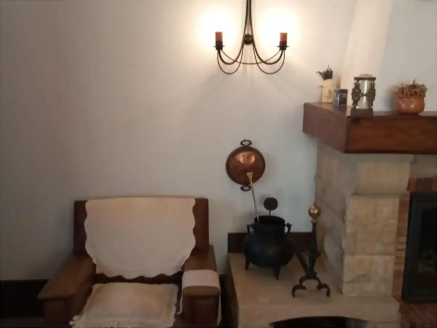 Sala d'estar de Casa adosada en venda en Cubillas de Santa Marta amb Jardí privat, Traster i Moblat