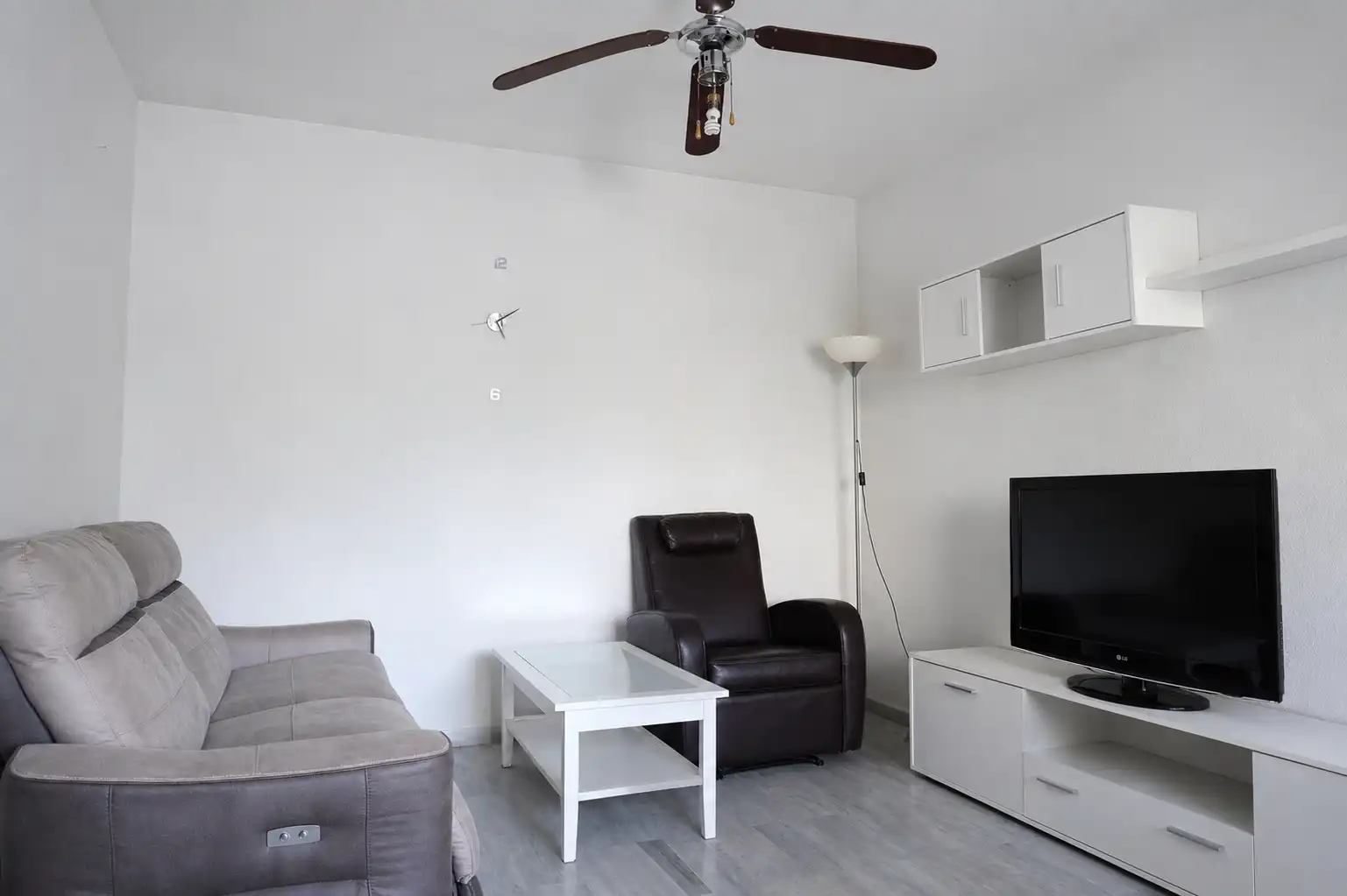 Sala de estar de Casa adosada en venta en Vegas del Genil con Jardín privado, Terraza y Amueblado