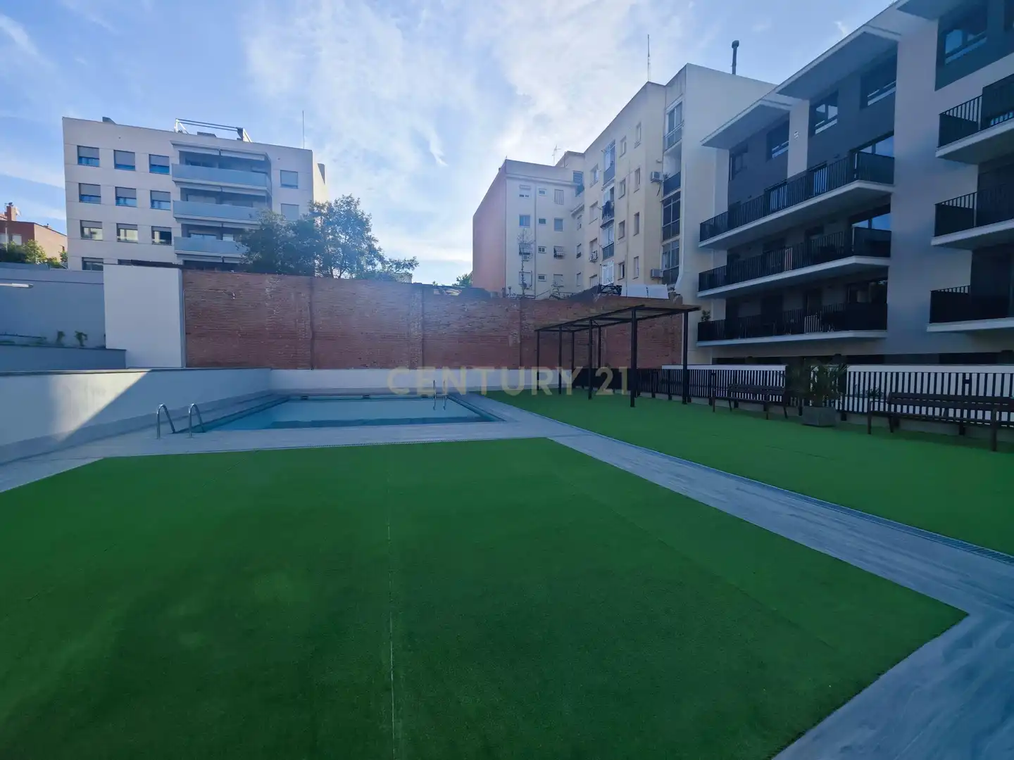 Piscina de Apartament en venda en Sabadell amb Aire condicionat, Jardí privat i Piscina