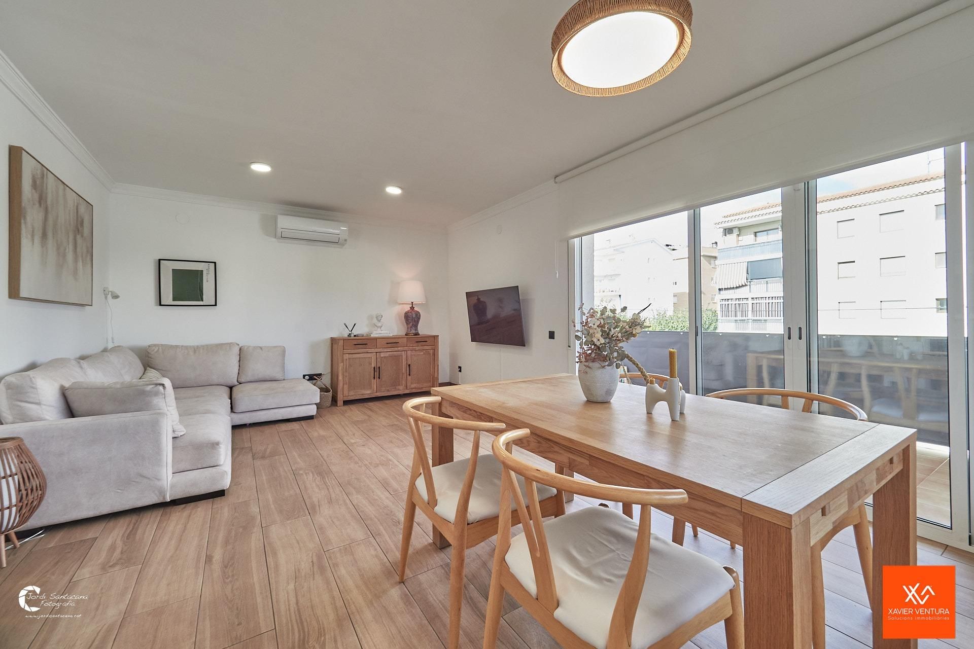 Sala d'estar de Casa o xalet en venda en Calafell amb Aire condicionat, Jardí privat i Terrassa