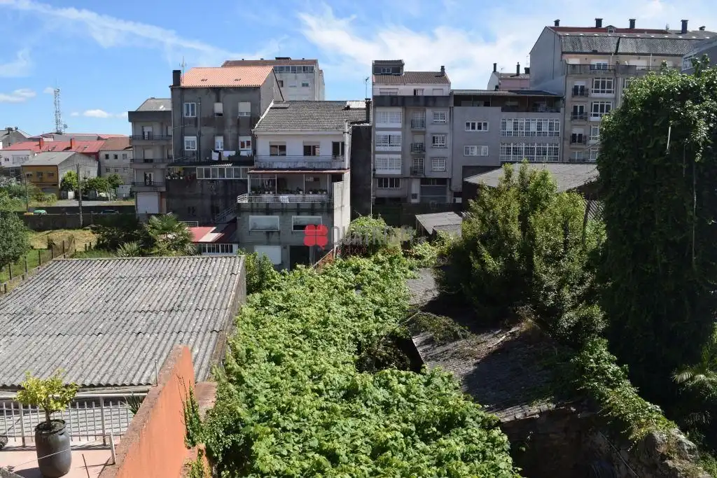 Außenansicht von Einfamilien-Reihenhaus zum Verkauf in A Estrada  mit Privatgarten, Terrasse und Balkon