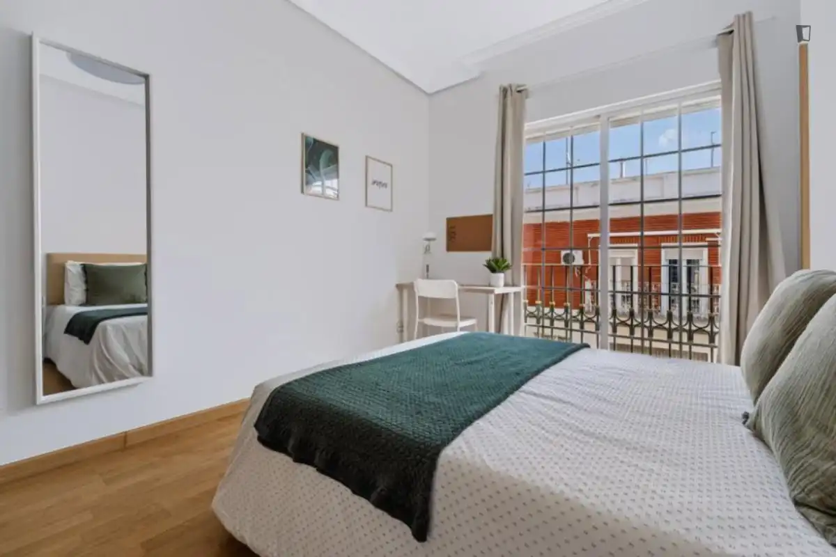 Dormitori de Casa o xalet per a compartir en Madrid amb Calefacció, Moblat i Forn