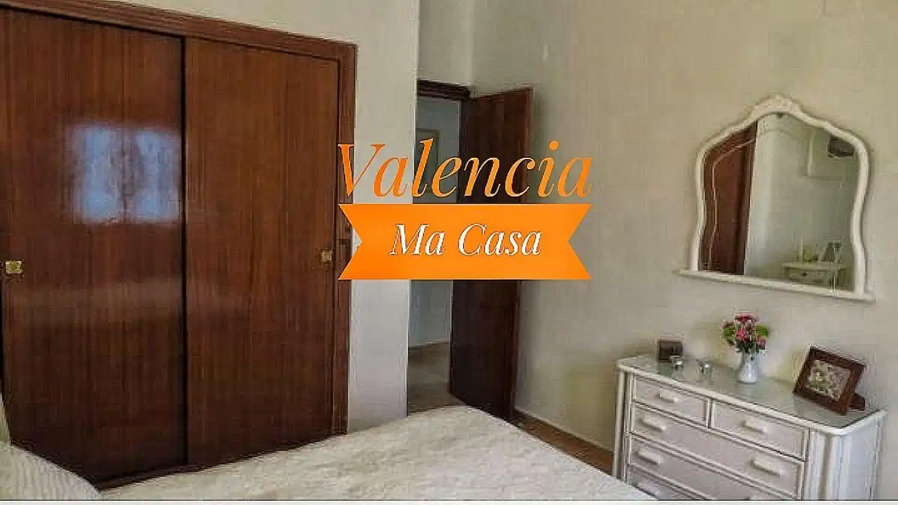 Schlafzimmer von Dachboden zur Miete in Valencia mit Klimaanlage, Heizung und Terrasse