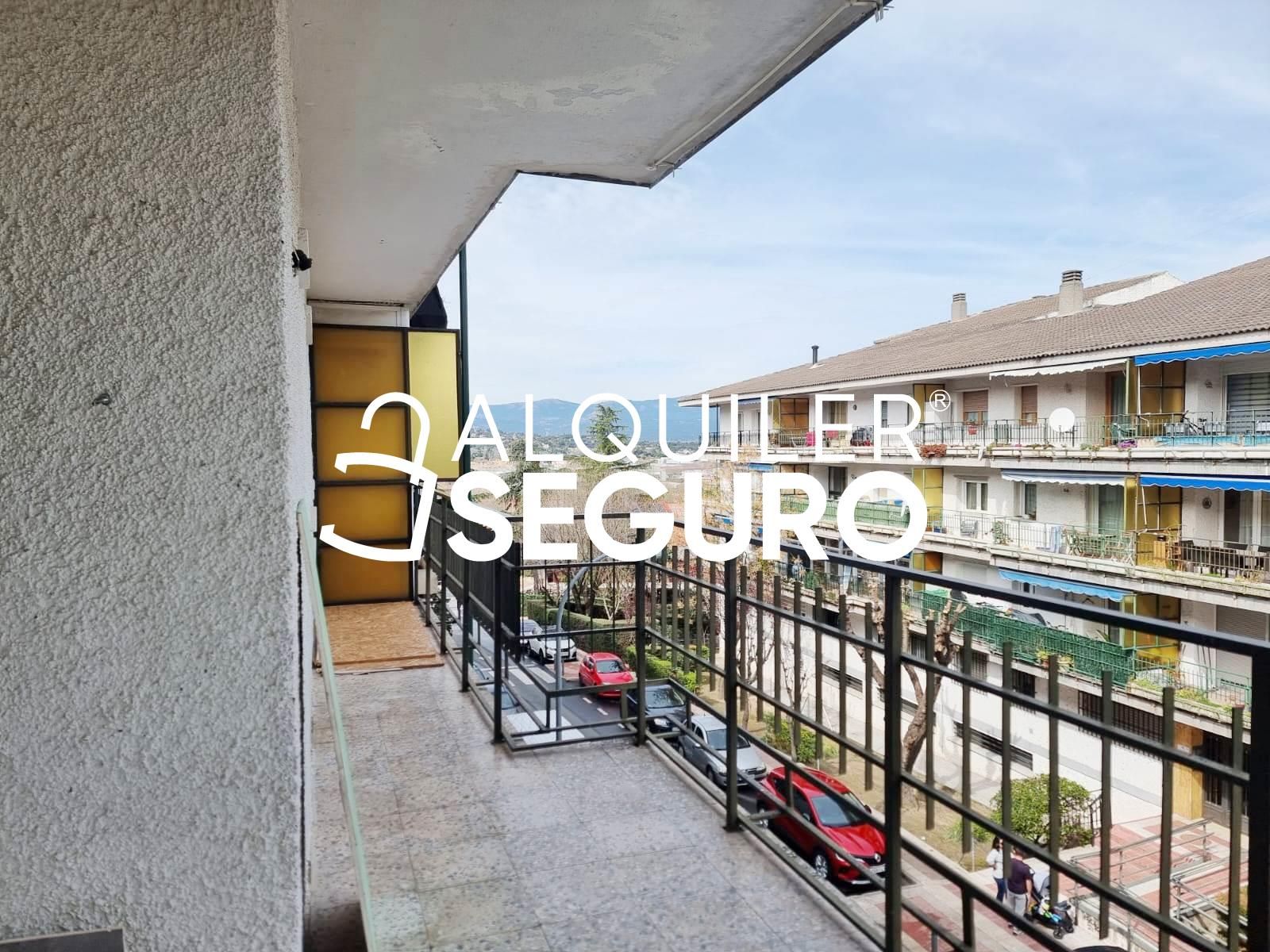 Vista exterior de Pis de lloguer en Collado Villalba amb Calefacció, Terrassa i Piscina