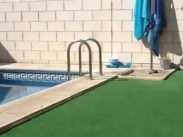 Piscina de Casa adosada en venda en Poblete amb Aire condicionat i Piscina