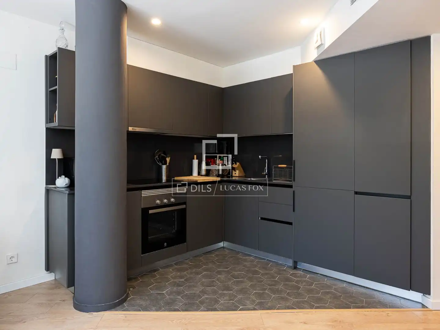 Kitchen of Flat for sale in Barcelona  with Air Conditioner, Terrace and Furnished