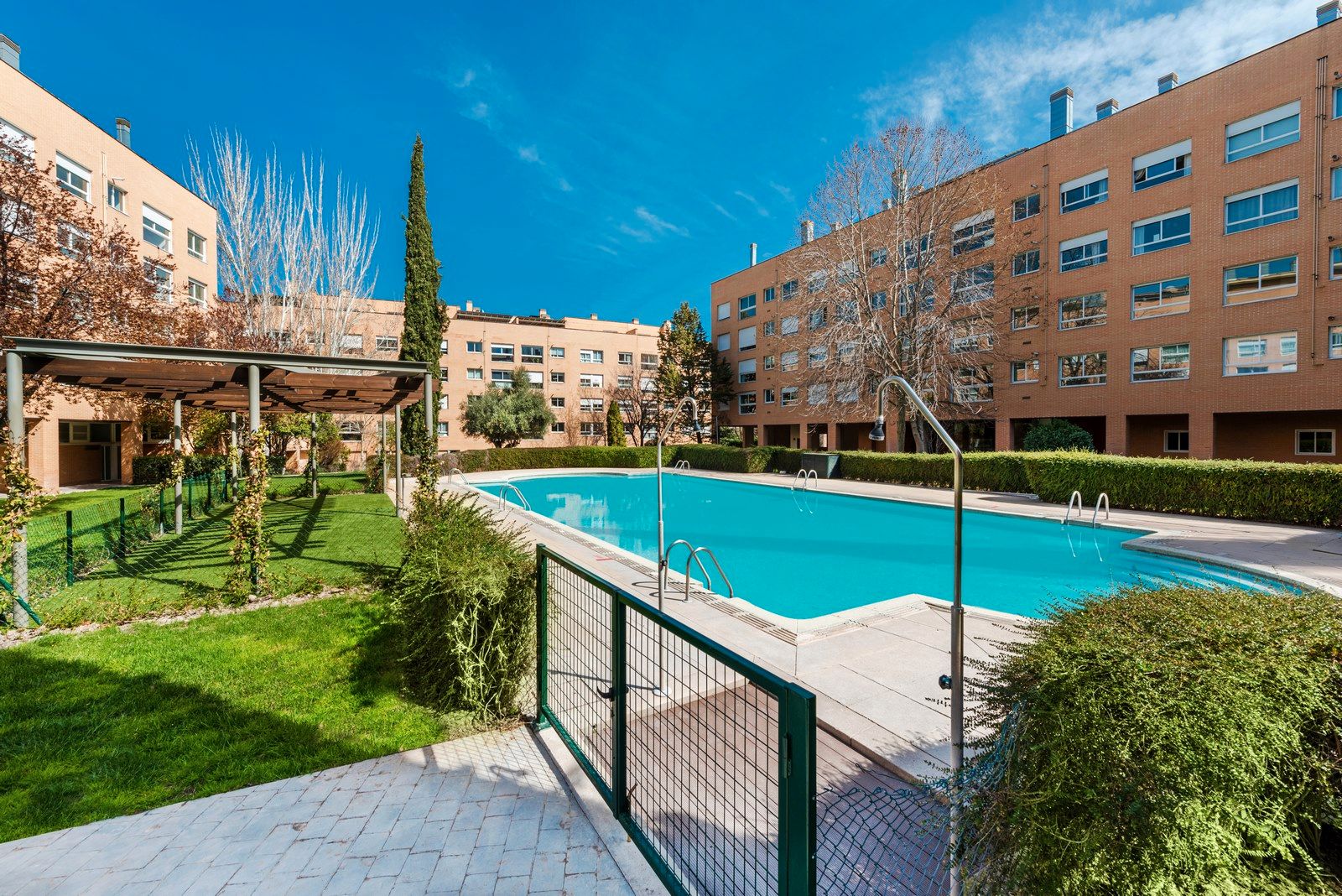 Piscina de Pis de lloguer en  Madrid Capital amb Aire condicionat, Parquet i Traster
