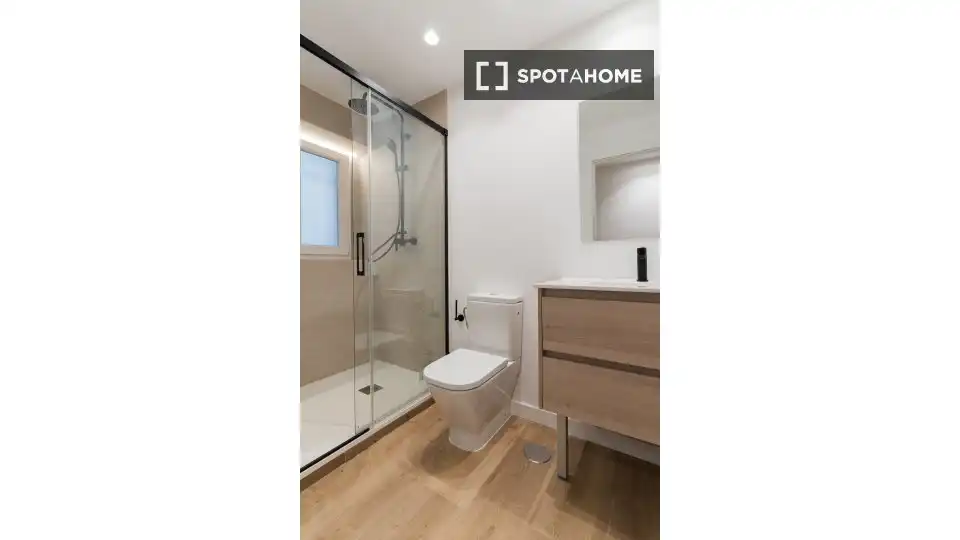Baño de Piso para compartir en Centro