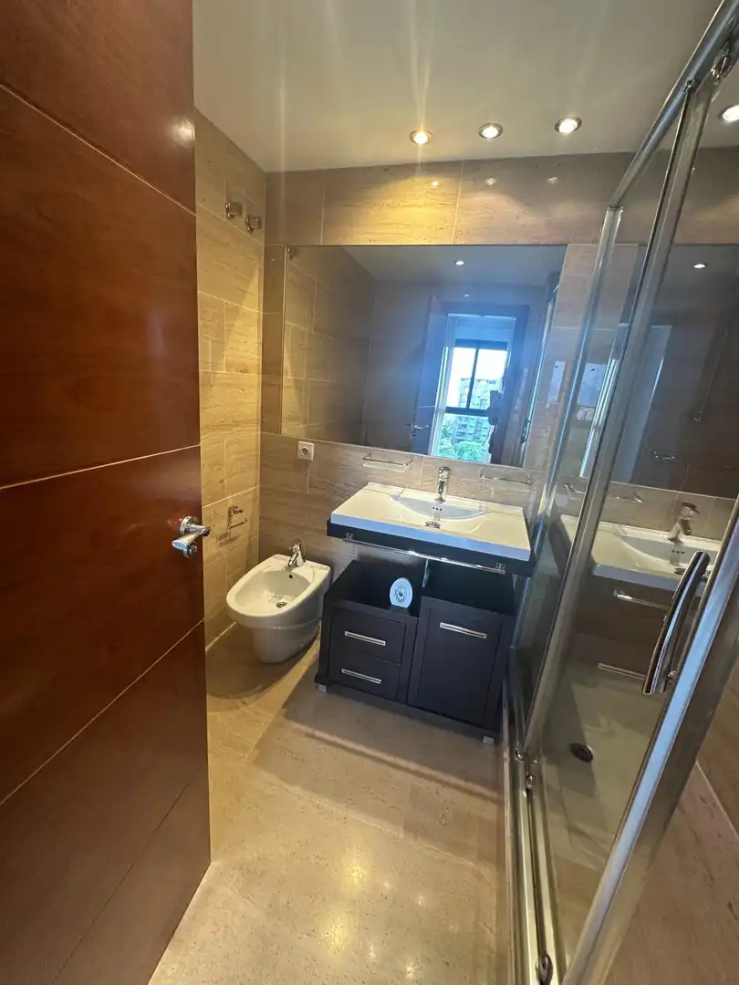 Baño de Piso de alquiler en Alicante / Alacant con Aire acondicionado y Piscina comunitaria
